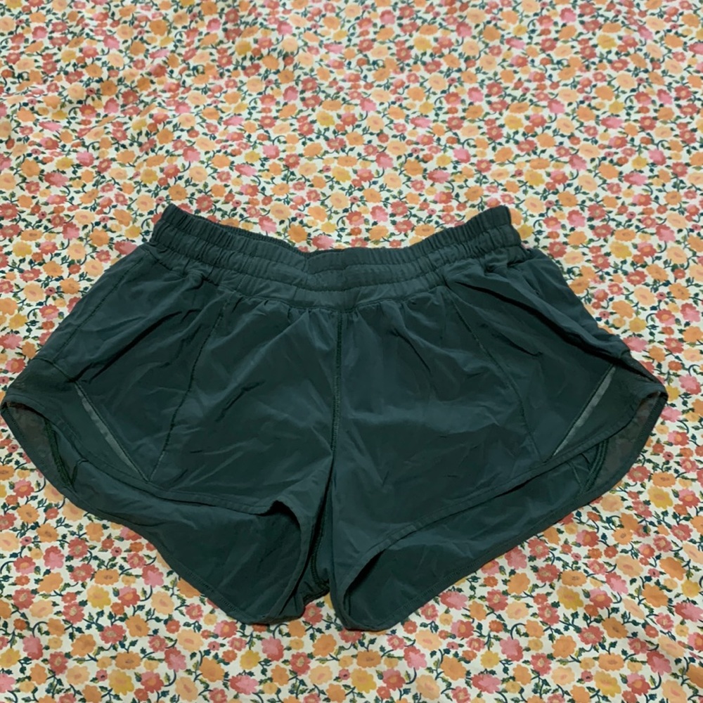 Lululemon Women’s Hotty Hot Short 2.5” Hunter Green